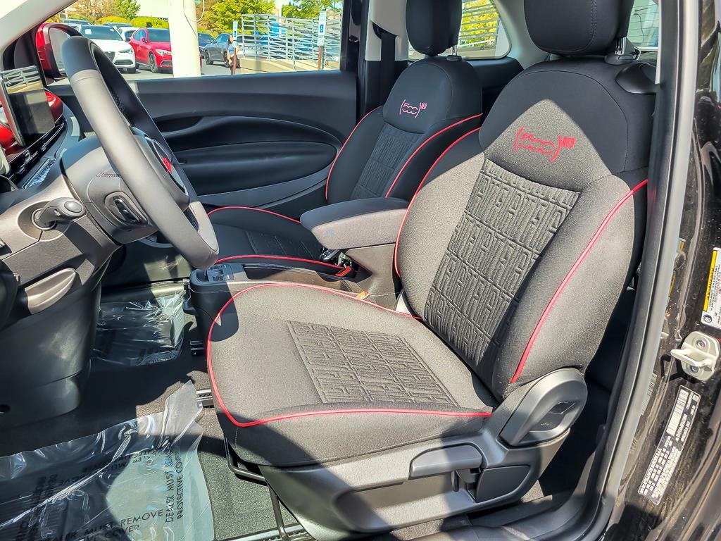 2024 Fiat 500e Red photo 8