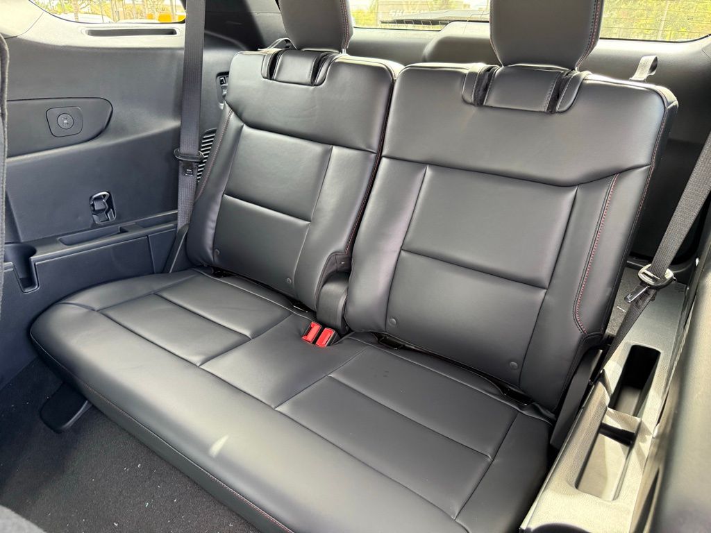 2026 Ford Explorer ST-Line photo 2