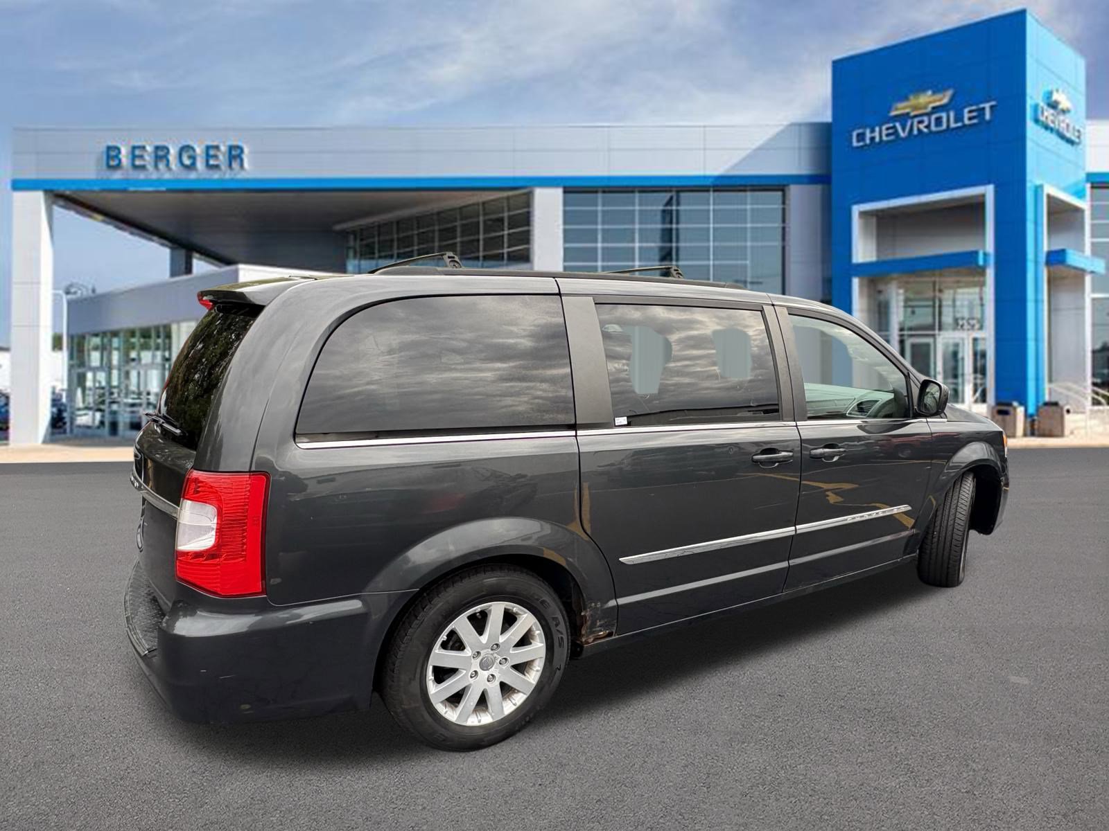 Used 2011 Chrysler Town & Country Touring-L with VIN 2A4RR8DG4BR619352 for sale in Grand Rapids, MI