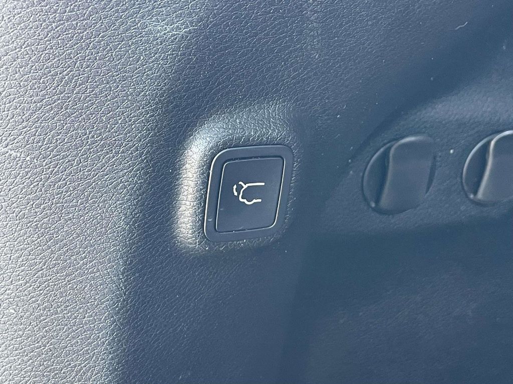 2019 Jeep Cherokee Latitude photo 18