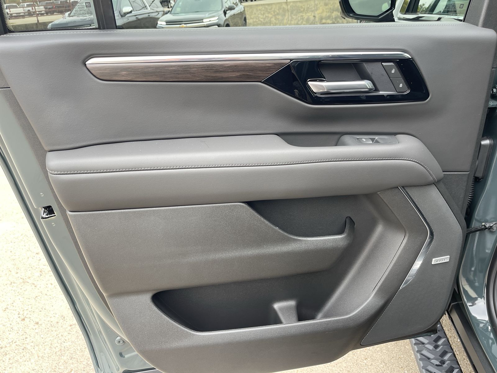 2026 Chevrolet Suburban Z71 photo 4