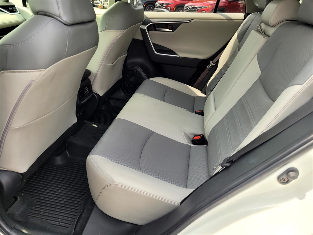 2019 Toyota RAV4 Limited photo 13