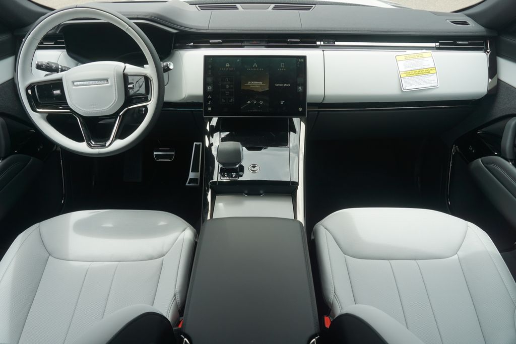 2025 Land Rover Range Rover Sport SE photo 8