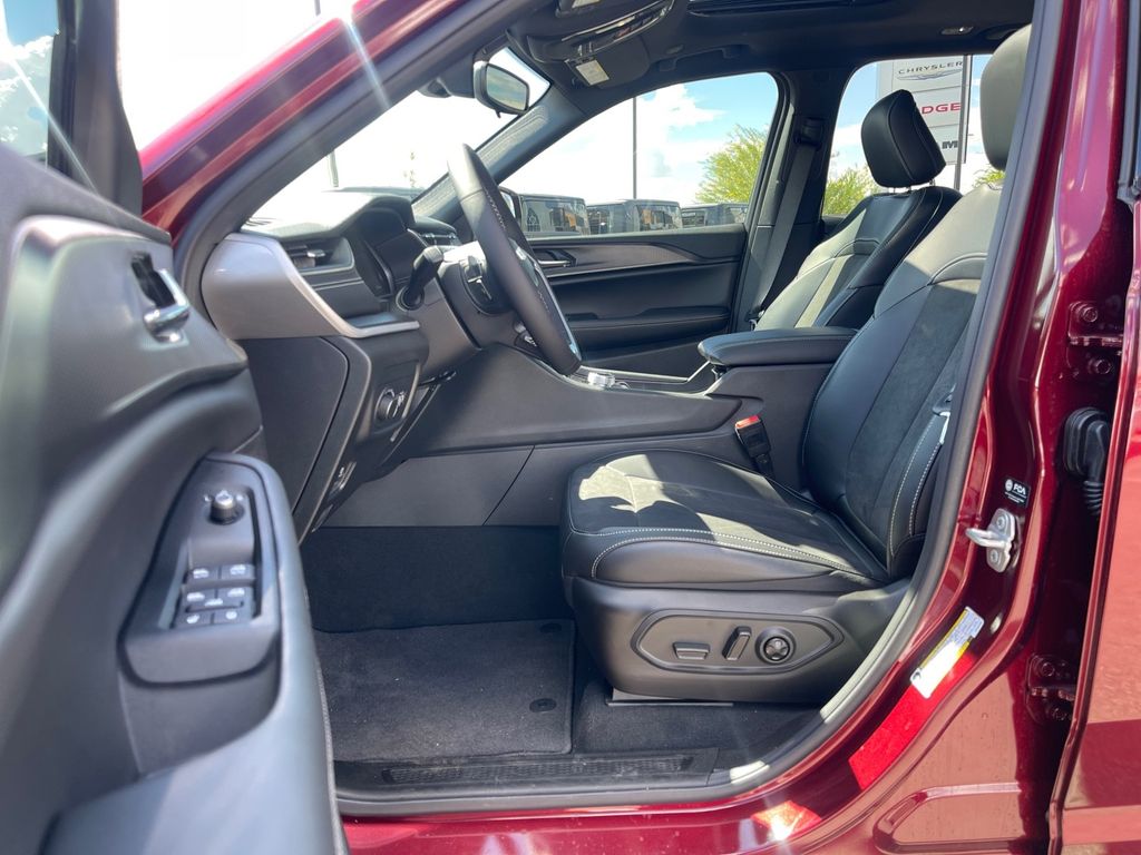 2024 Jeep Grand Cherokee Laredo Altitude X photo 4