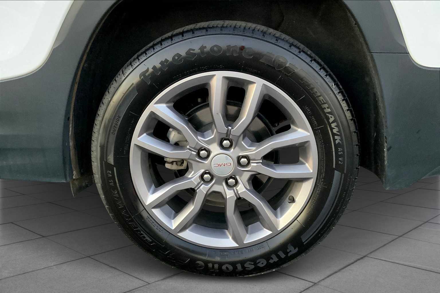 2024 Gmc Terrain SLT photo 9