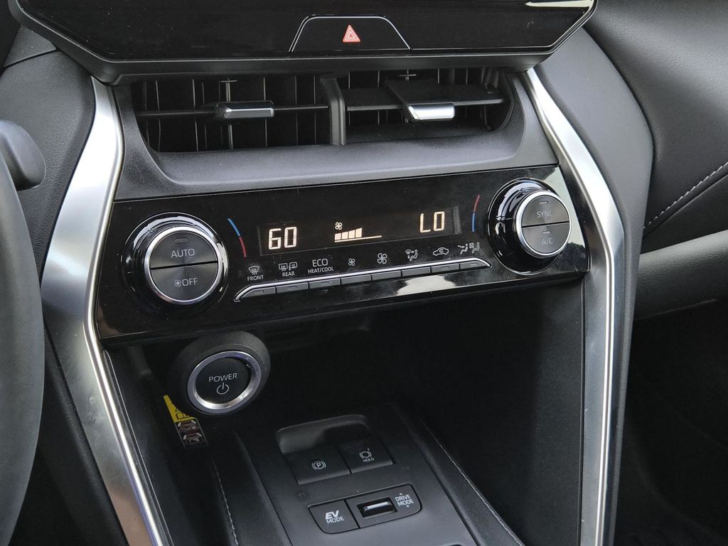 2023 Toyota Venza LE photo 9
