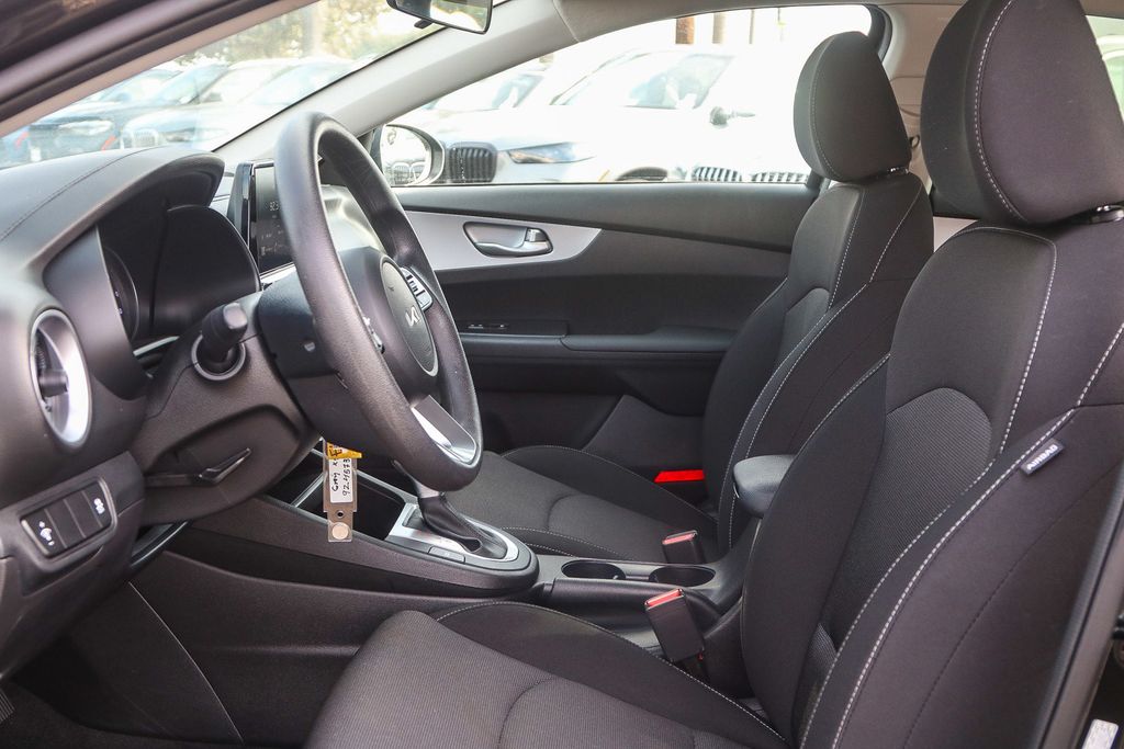 2023 Kia Forte LXS photo 18