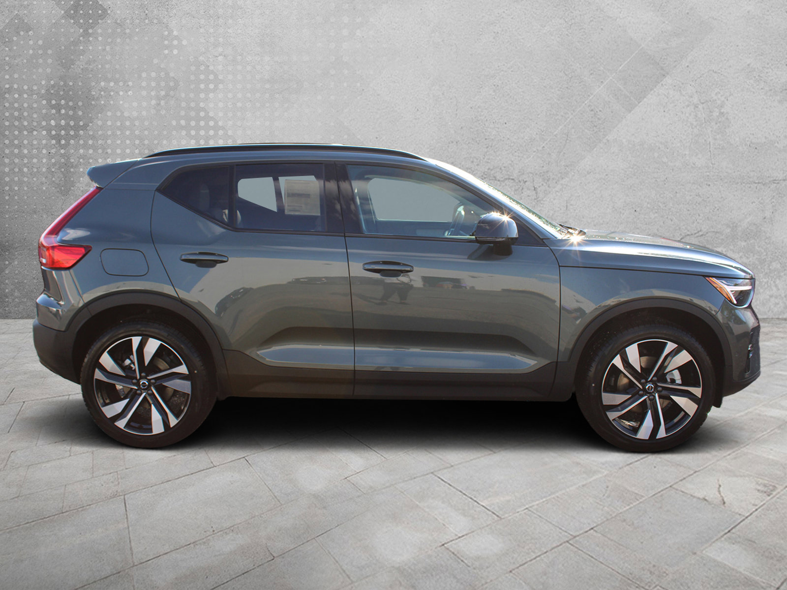 2026 Volvo XC40 photo 2