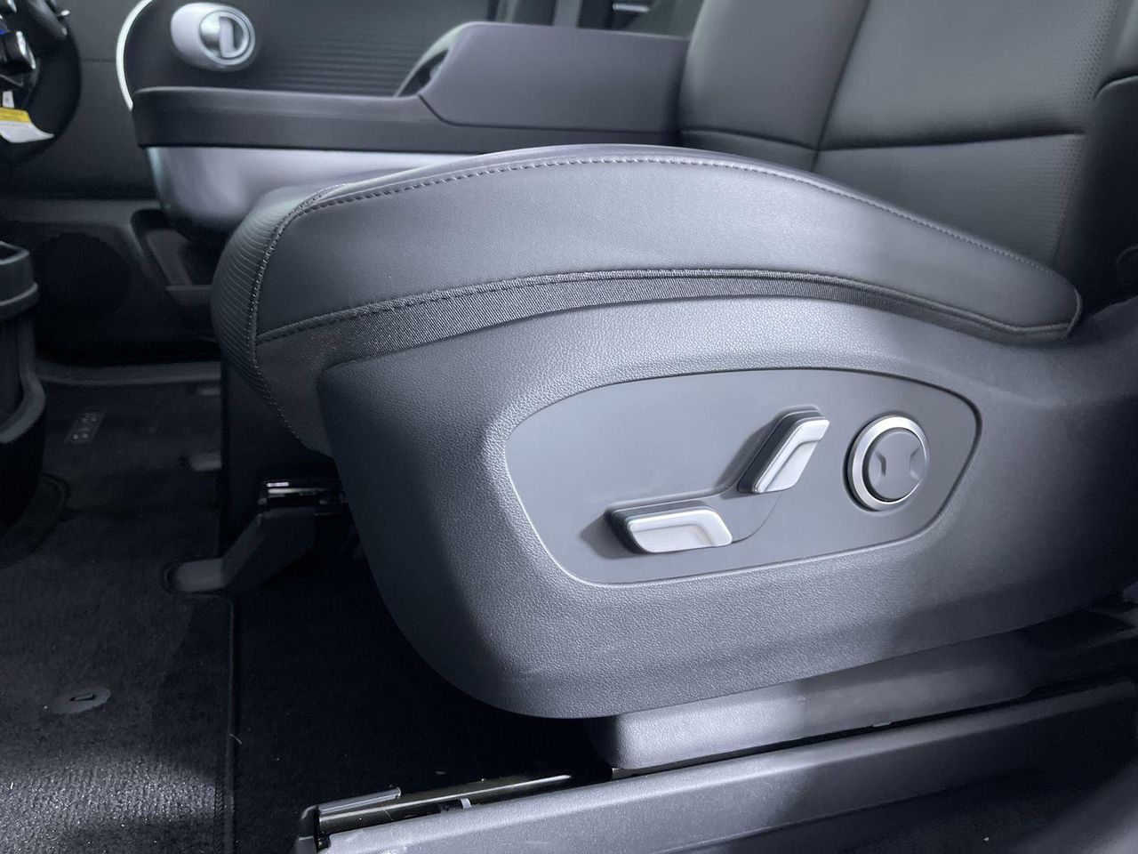 2026 Hyundai Ioniq SEL photo 21