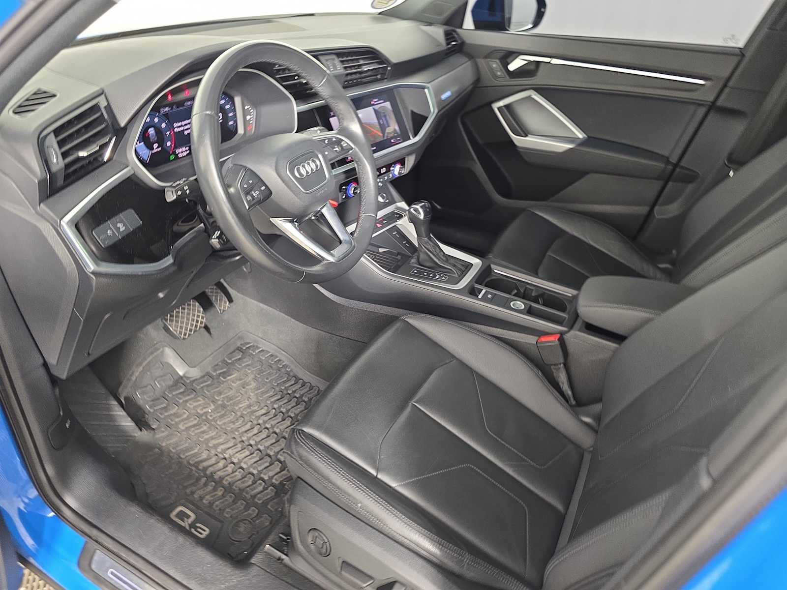2022 Audi Q3 S line Premium Plus photo 9