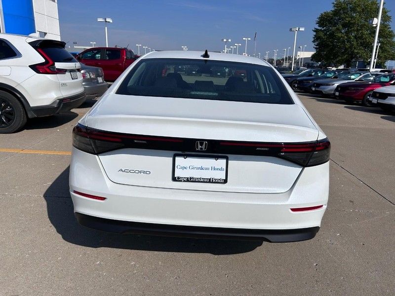 2025 Honda Accord SE photo 3