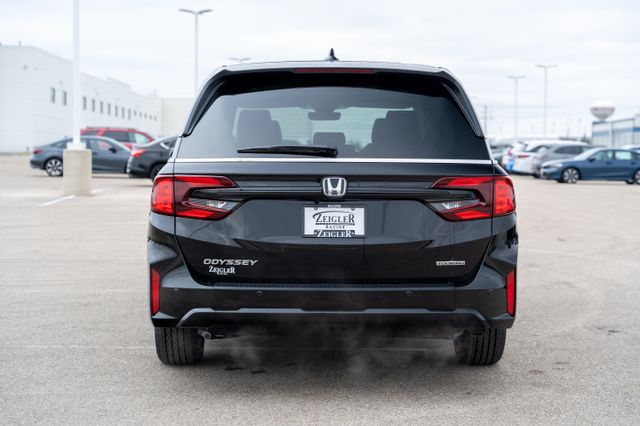 2026 Honda Odyssey Touring photo 4
