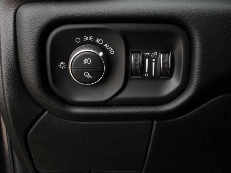 2025 Ram 3500 Laramie photo 4