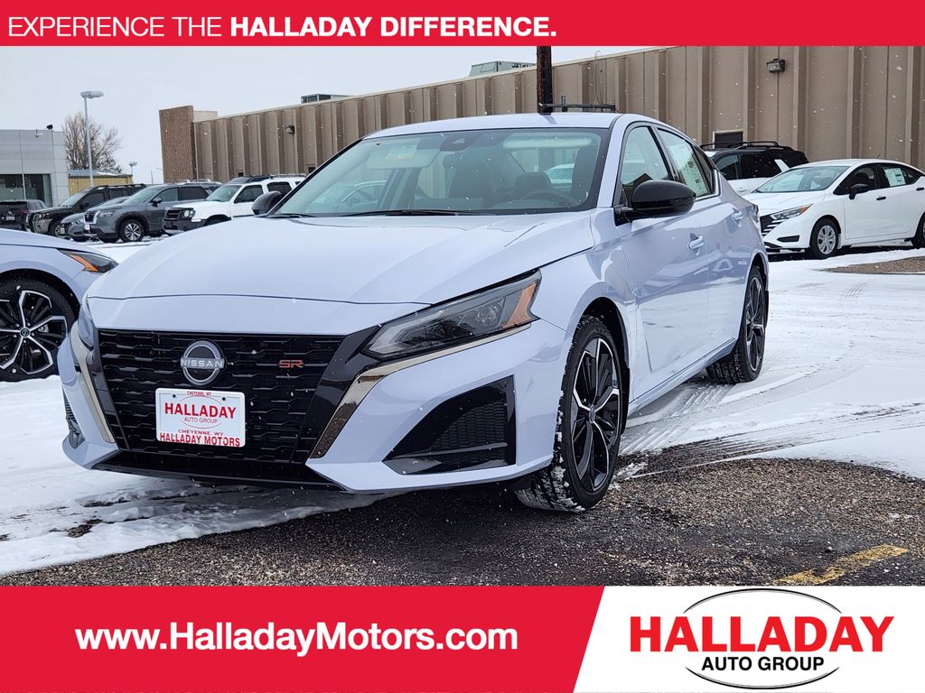 2025 Nissan Altima SR's photo