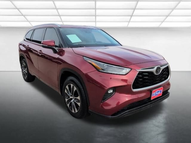 2021 Toyota Highlander XLE's photo