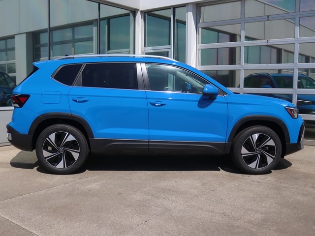 2025 Volkswagen Taos SE photo 2
