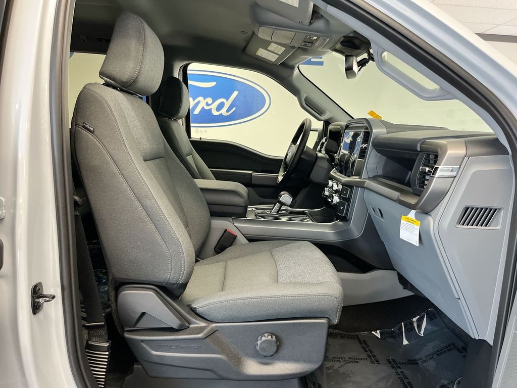 2025 Ford F-150 Lightning XLT photo 20
