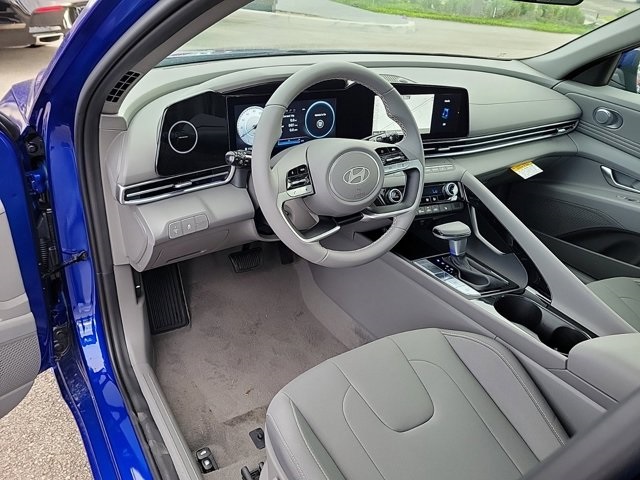2025 Hyundai Elantra SEL Convenience photo 16
