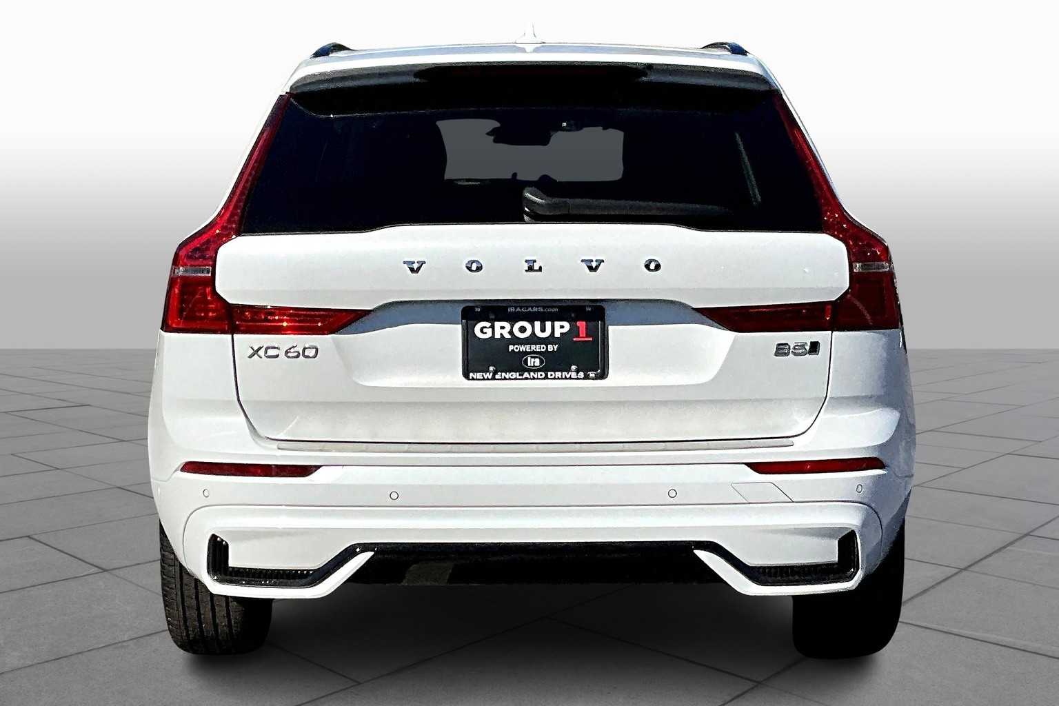 2023 Volvo XC60 Plus photo 4