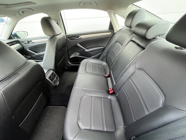 2022 Volkswagen Passat 2.0T SE photo 3