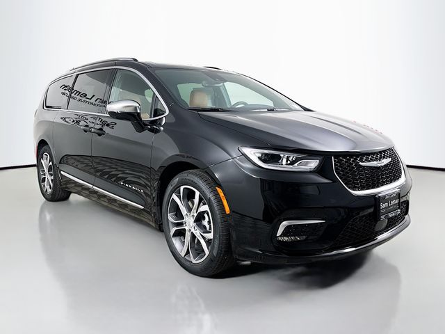 2026 Chrysler Pacifica Pinnacle's photo