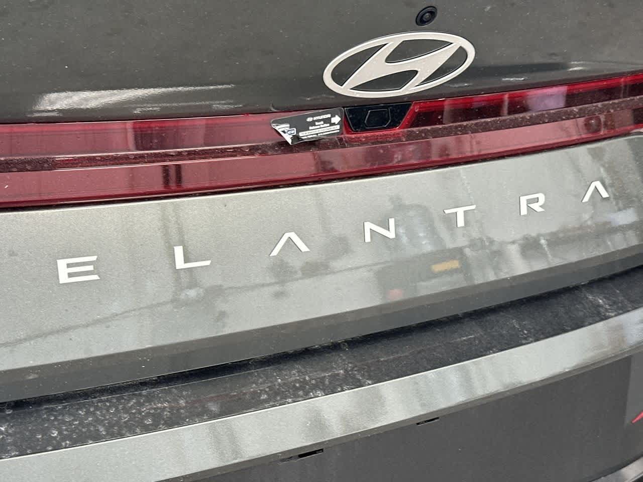 2025 Hyundai Elantra SEL Sport photo 4