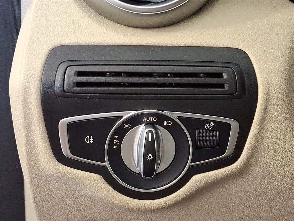 2022 Mercedes Benz GLC 300 4MATIC photo 24