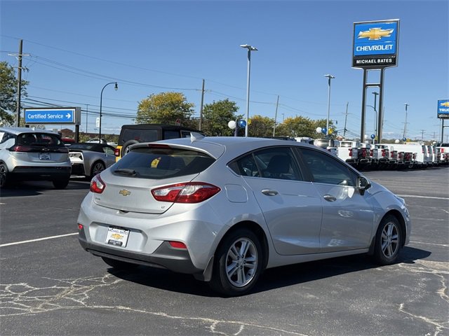 2017 Chevrolet Cruze LT photo 4