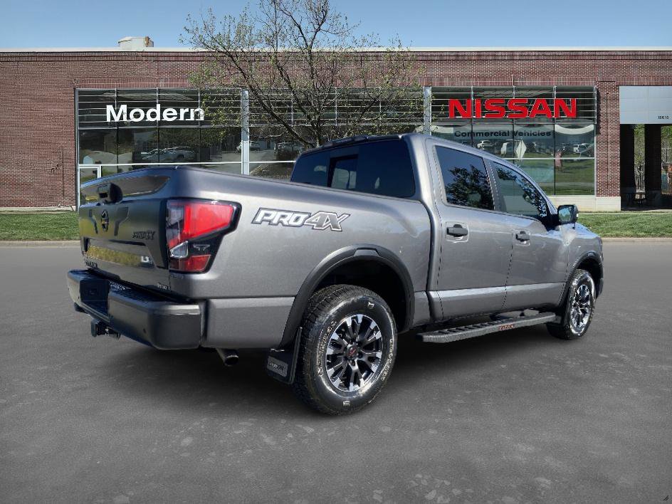 2021 Nissan Titan PRO-4X photo 4