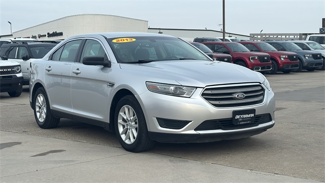 2013 Ford Taurus SE's photo