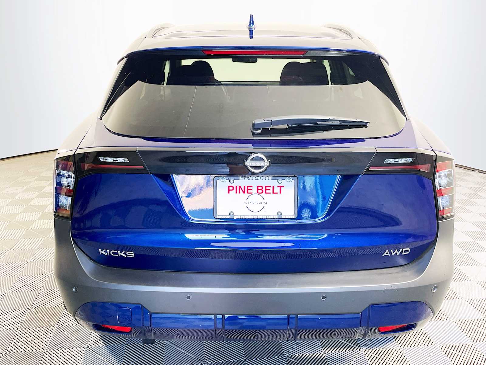 2025 Nissan Kicks SV photo 8