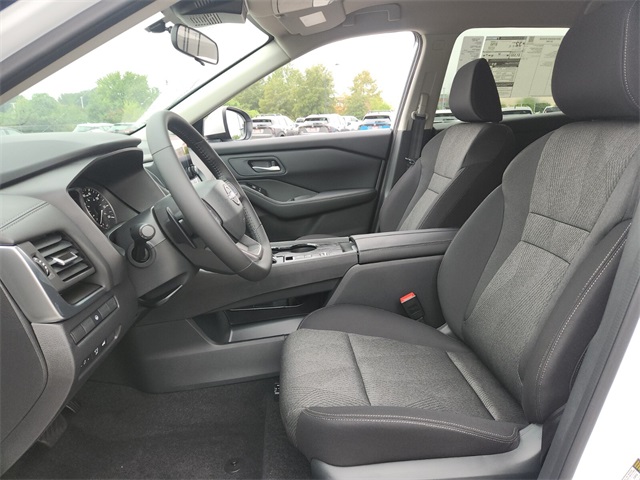 2026 Nissan Rogue SV photo 4