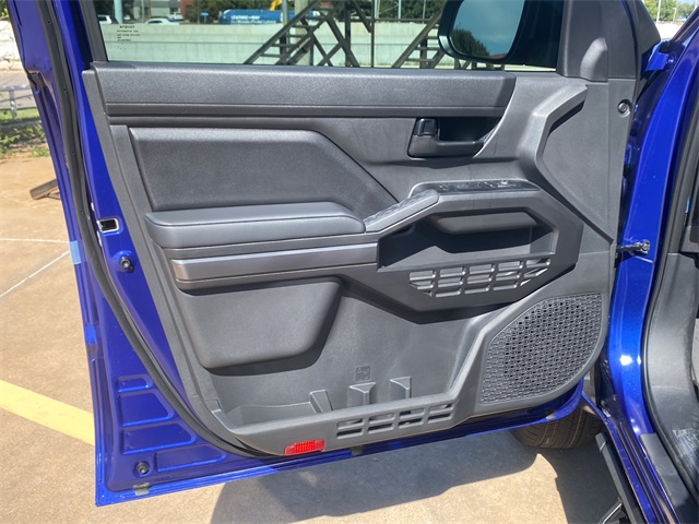 2025 Toyota Tacoma SR5 4x4 Double Cab photo 13