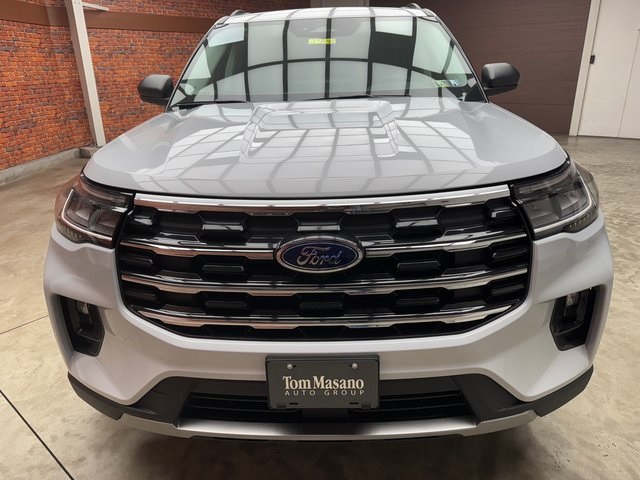 2025 Ford Explorer photo 8