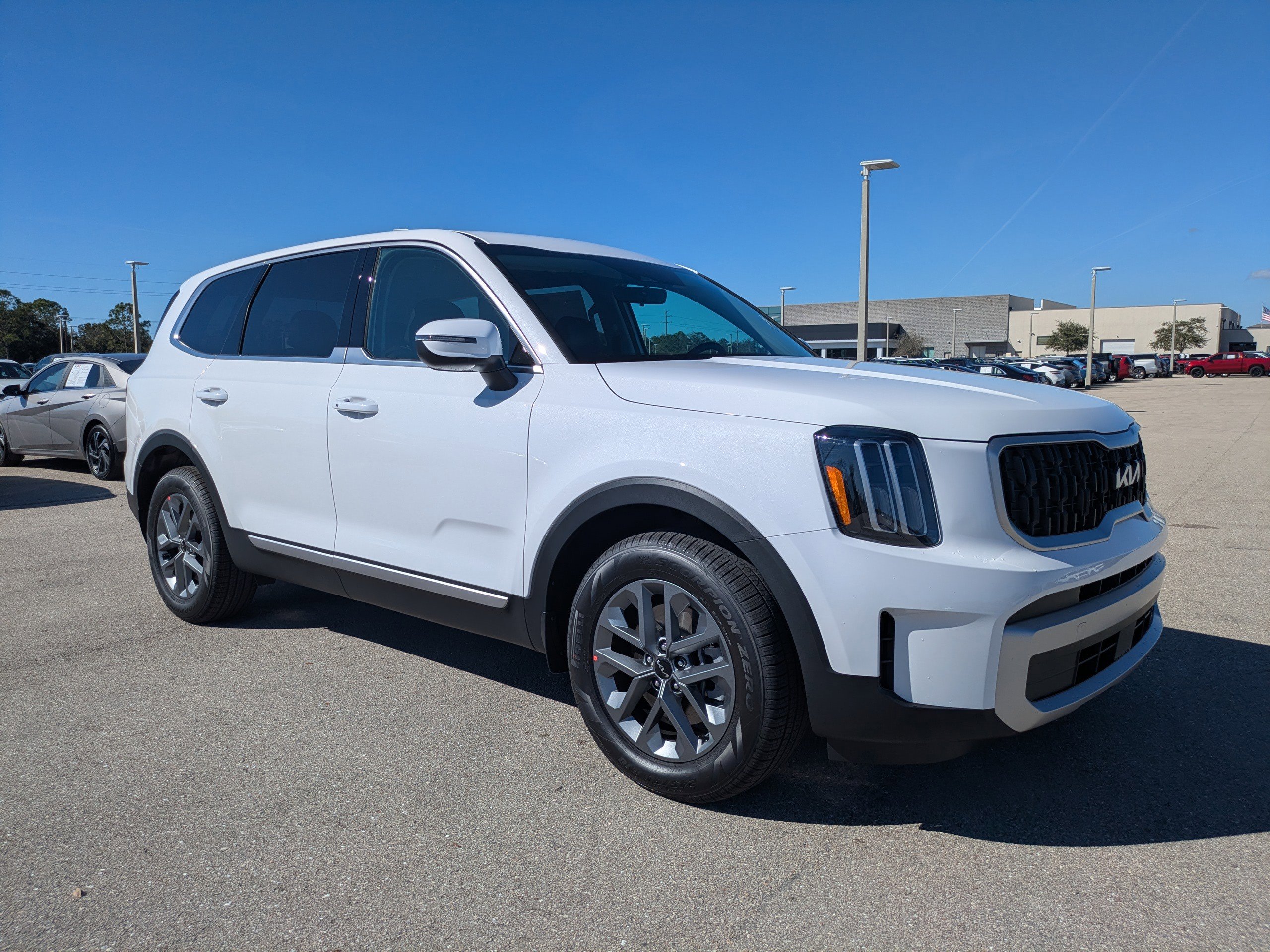 2025 Kia Telluride LX's photo