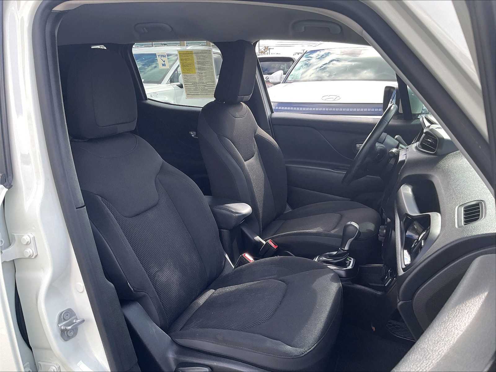 2020 Jeep Renegade Altitude photo 11