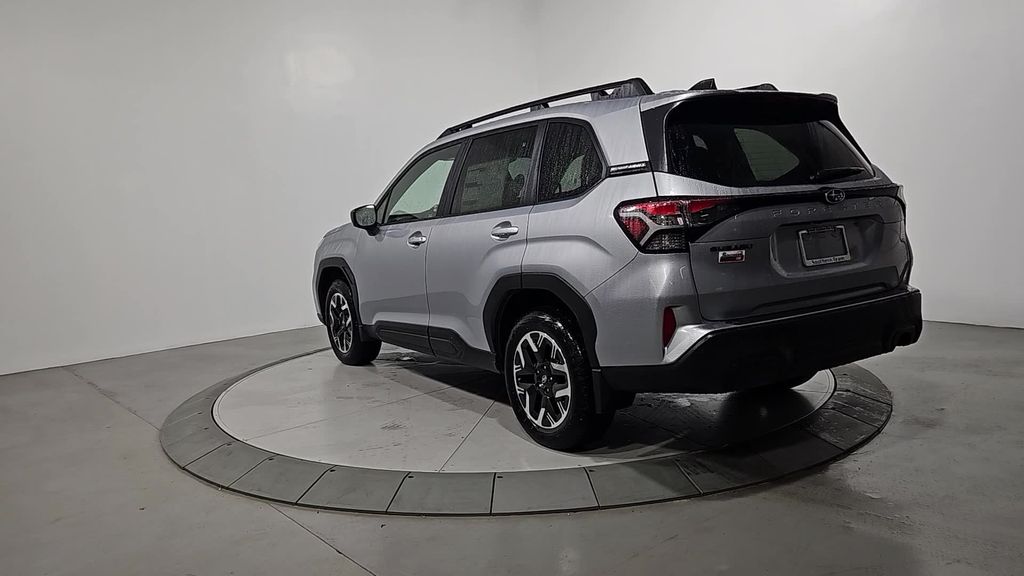 2025 Subaru Forester Premium photo 3