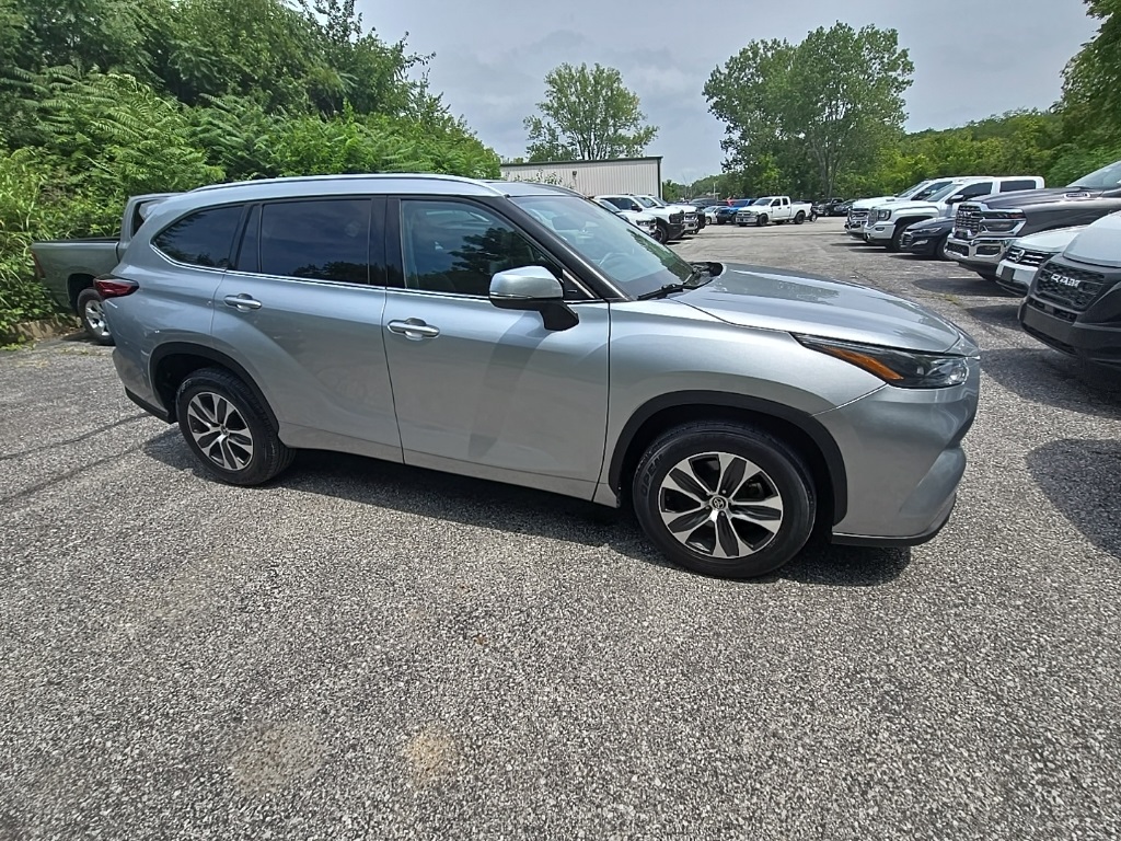 2022 Toyota Highlander XLE photo 8