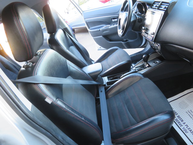 2024 Mitsubishi Outlander Sport SE photo 12