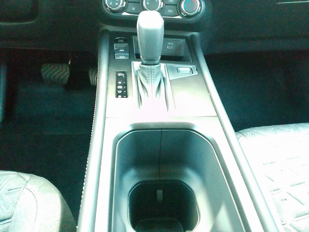 2025 Nissan Kicks SV photo 25