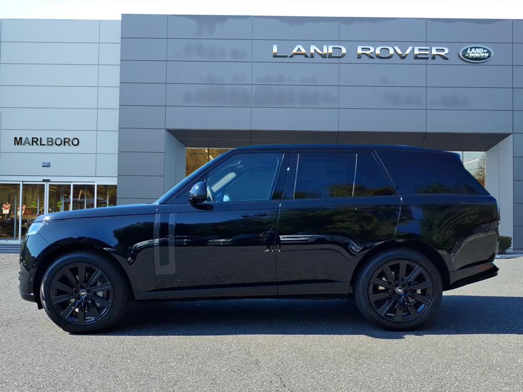 2025 Land Rover Range Rover SE photo 6