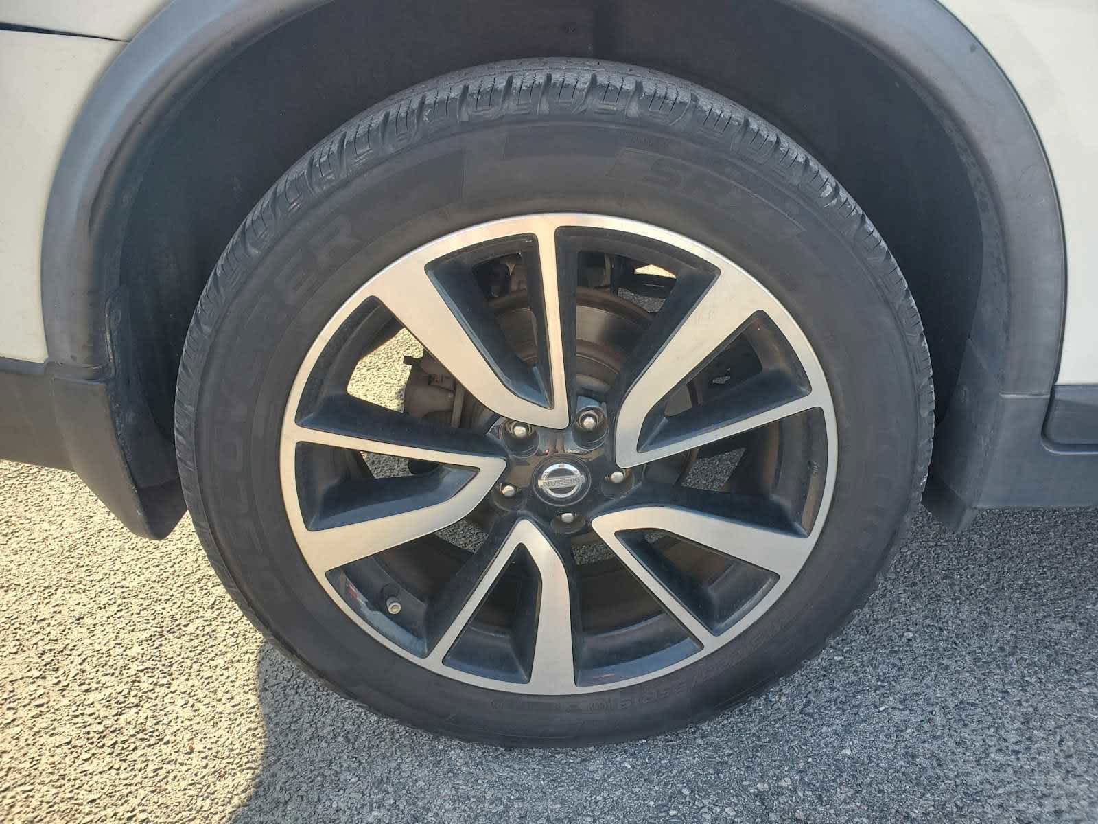 2017 Nissan Rogue SL photo 4