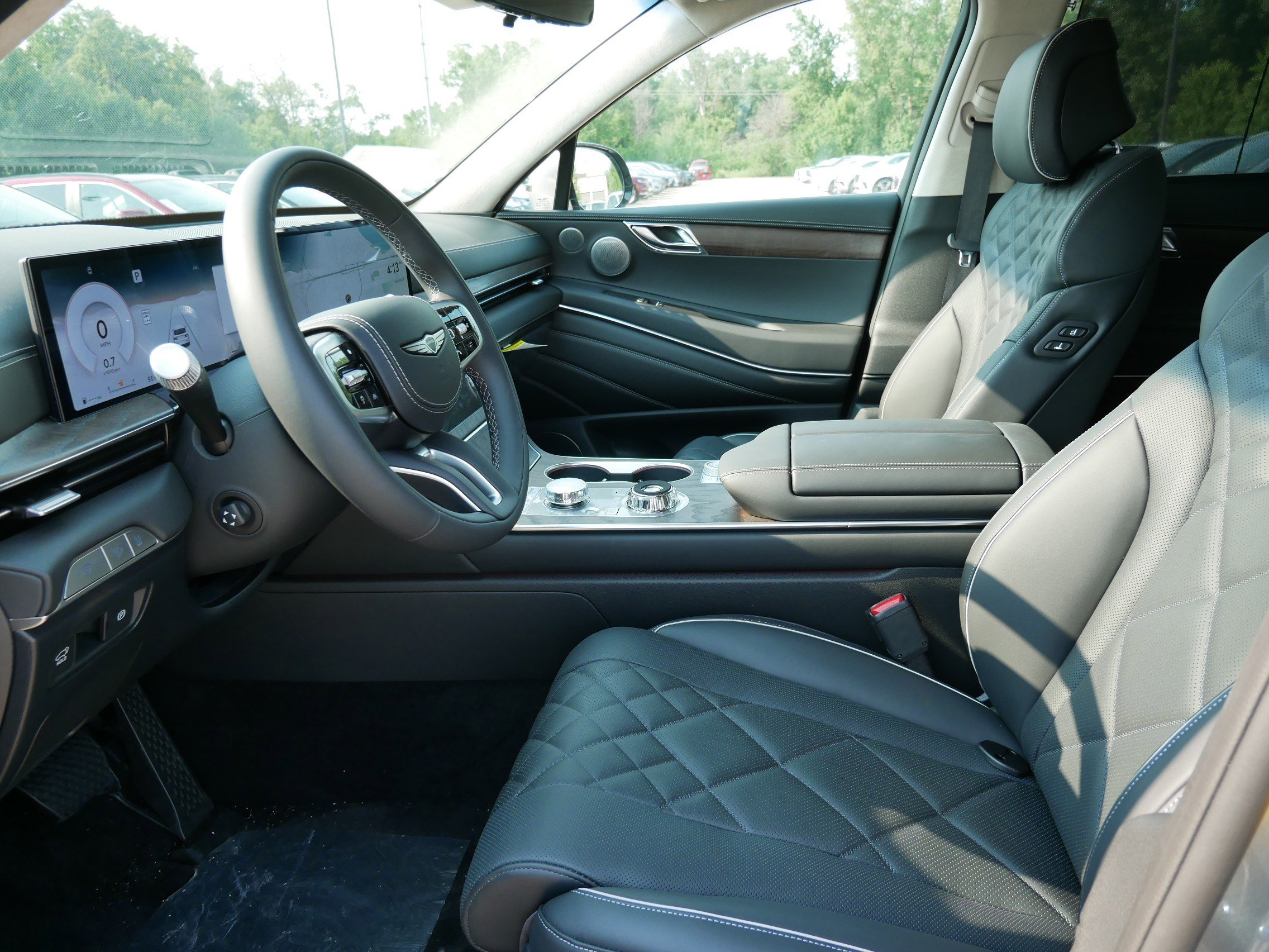 2025 Genesis GV80 3.5T Prestige AWD photo 4