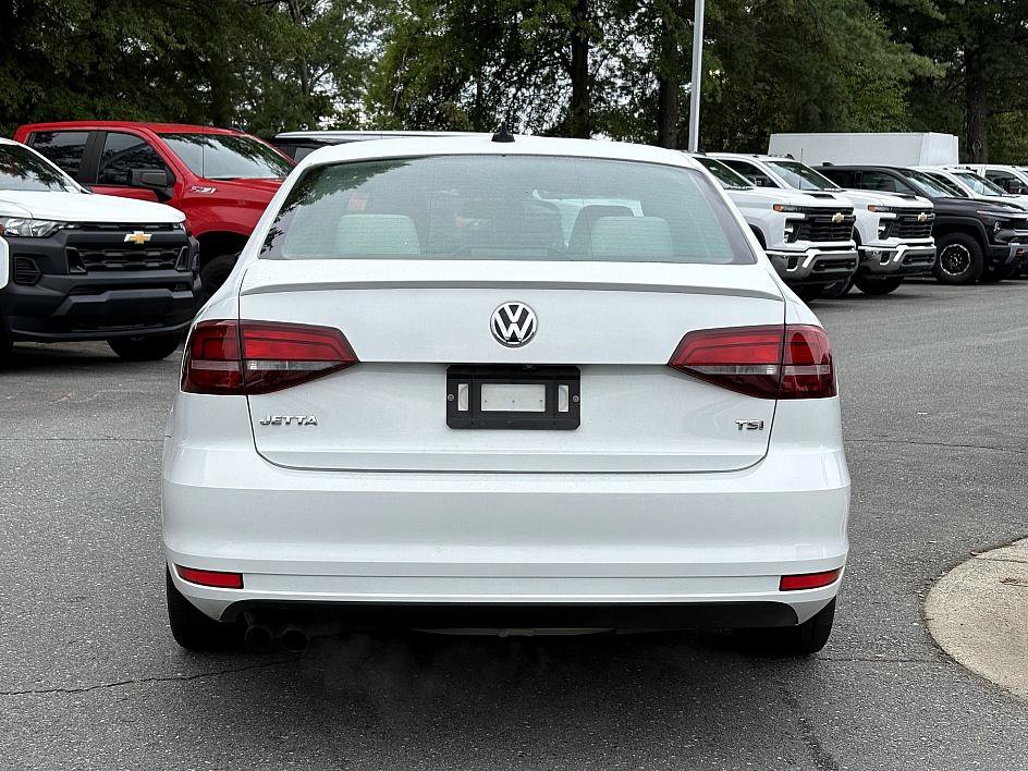 2017 Volkswagen Jetta 1.8T Sport photo 3