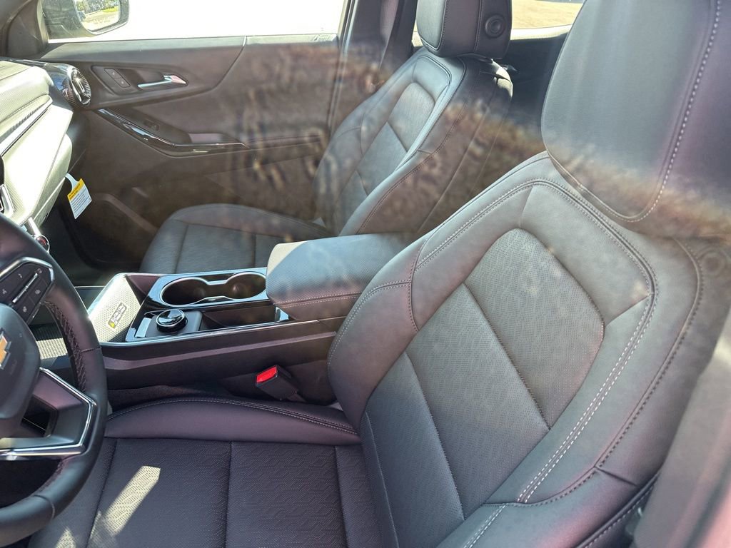 2026 Chevrolet Equinox LT photo 2