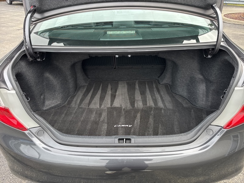 2014 Toyota Camry SE photo 33