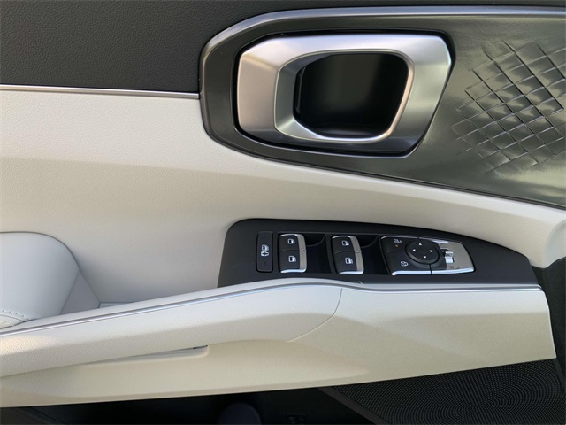 2025 Kia Sorento S photo 6