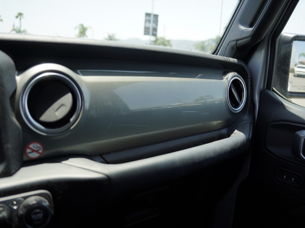 2023 Jeep Wrangler Sahara photo 19