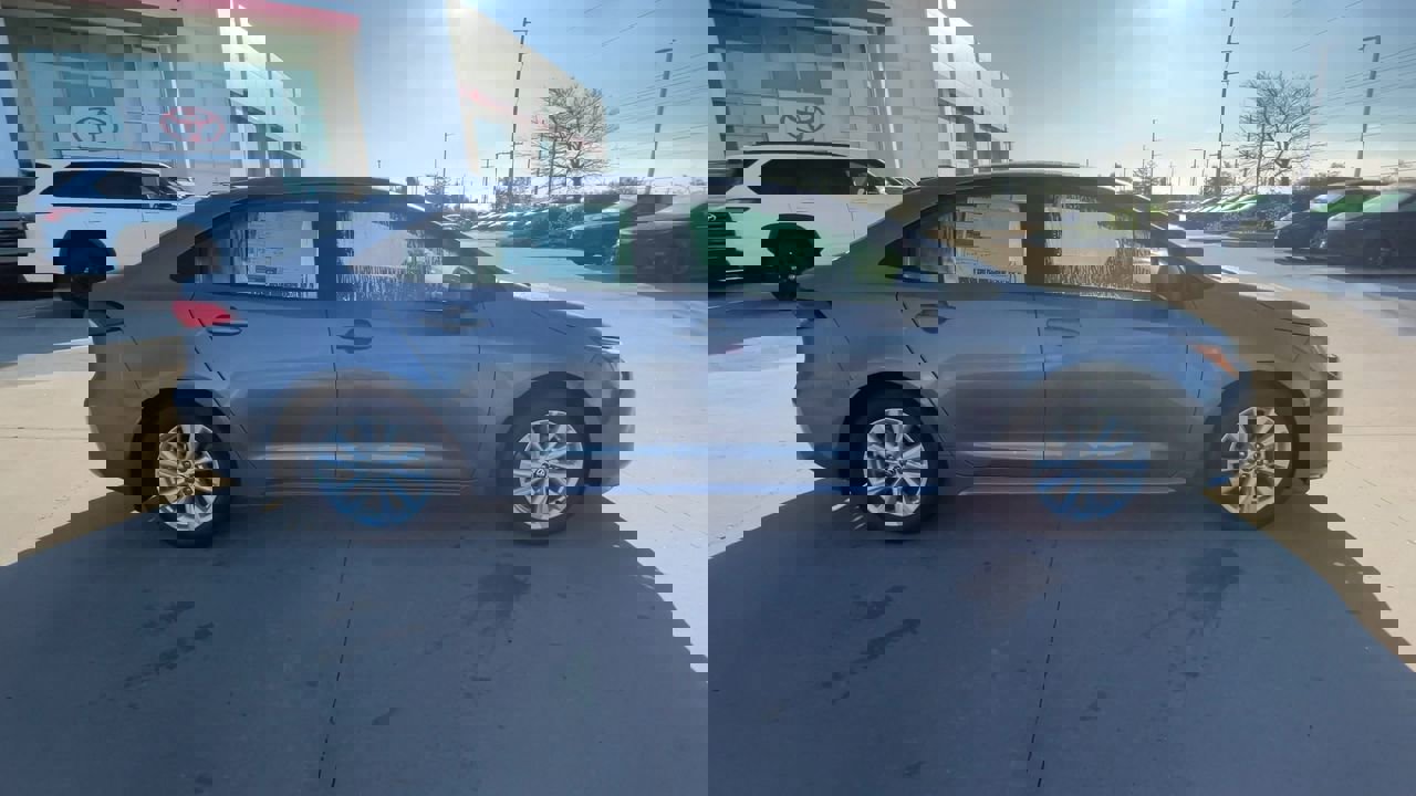 2025 Toyota Corolla LE photo 9