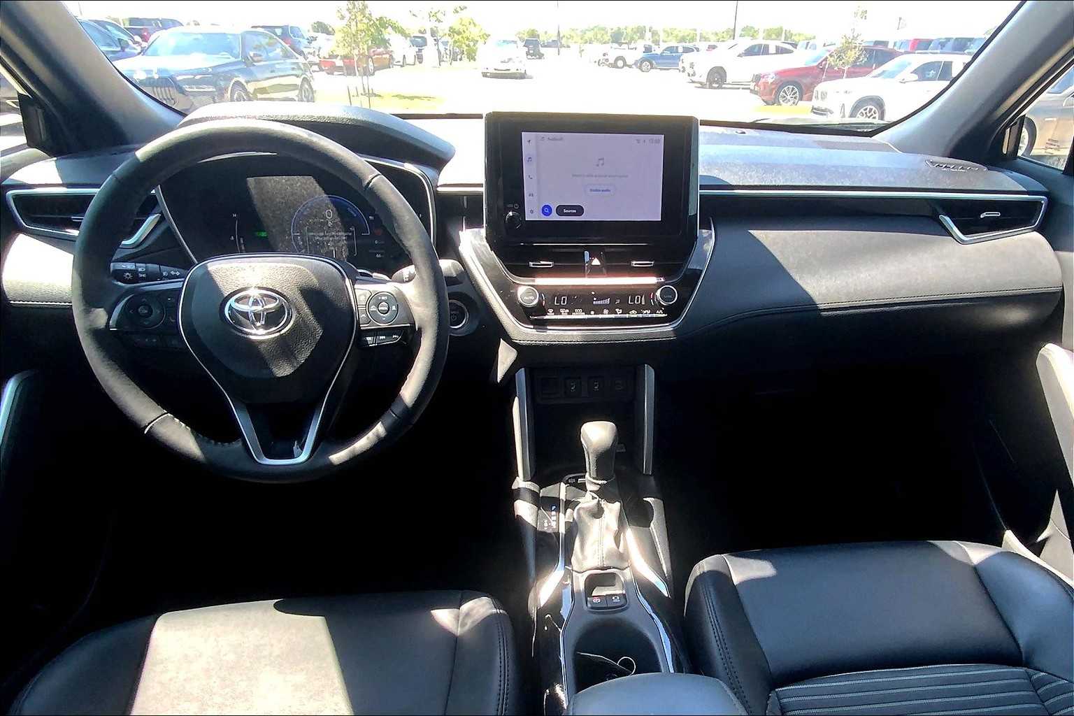 2023 Toyota Corolla Cross Hybrid XSE photo 14